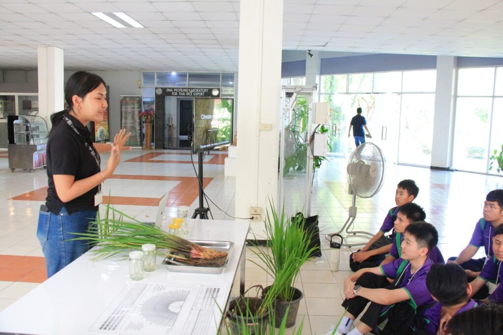 ศูนย์วิทยาศาสตร์ข้าว มก. ร่วมจัดกิจกรรมค่ายเกษตรและเทคโนโลยี เสริมสร้างการเรียนรู้ด้านวิทยาศาสตร์การเกษตร