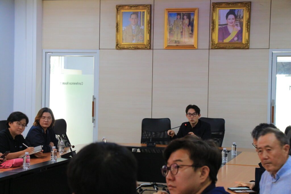 วันที่ 17 มีนาคม 2569 รองศาสตราจารย์ ดร.ศิวเรศ อารีกิจ ผู้อำนวยการศูนย์วิทยาศาสตร์ข้าว ให้การต้อนรับคณะนักวิจัยและผู้เชี่ยวชาญจาก Korea Rur…