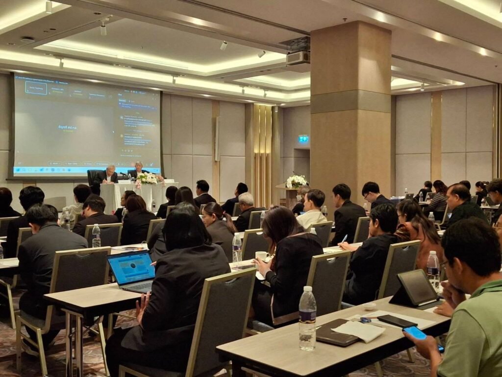 วันที่ 28 เมษายน 2569 รองศาสตราจารย์ ดร.ศิวเรศ อารีกิจ ผู้อำนวยการศูนย์วิทยาศาสตร์ข้าว ได้กล่าวต้อนรับและชี้แจงวัตถุประสงค์ในการจัดประชุมปร…