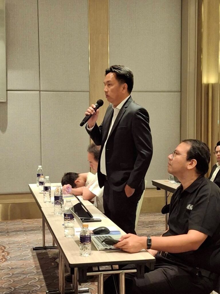 วันที่ 28 เมษายน 2569 รองศาสตราจารย์ ดร.ศิวเรศ อารีกิจ ผู้อำนวยการศูนย์วิทยาศาสตร์ข้าว ได้กล่าวต้อนรับและชี้แจงวัตถุประสงค์ในการจัดประชุมปร…