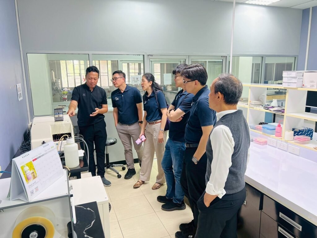 วันที่ 6 พฤษภาคม 2569 ศาสตราจารย์ ดร.อภิชาติ วรรณวิจิตร ที่ปรึกษาอาวุโส ศูนย์วิทยาศาสตร์ข้าว ให้การต้อนรับคณะผู้เข้าร่วมกิจกรรมเยี่ยมชมและส…