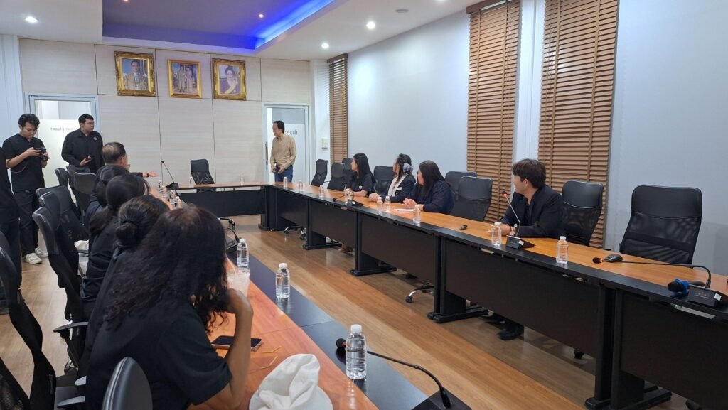 วันที่ 8 พฤษภาคม 2569 รองศาสตราจารย์ ดร.ศิวเรศ อารีกิจ ผู้อำนวยการศูนย์วิทยาศาสตร์ข้าว และศาสตราจารย์ ดร.อภิชาติ วรรณวิจิตร ที่ปรึกษาอาวุโส…