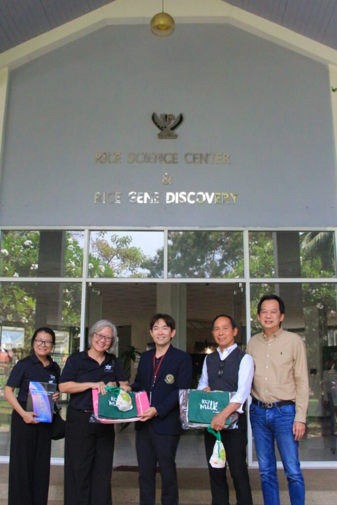 วันที่ 8 พฤษภาคม 2569 รองศาสตราจารย์ ดร.ศิวเรศ อารีกิจ ผู้อำนวยการศูนย์วิทยาศาสตร์ข้าว และศาสตราจารย์ ดร.อภิชาติ วรรณวิจิตร ที่ปรึกษาอาวุโส…