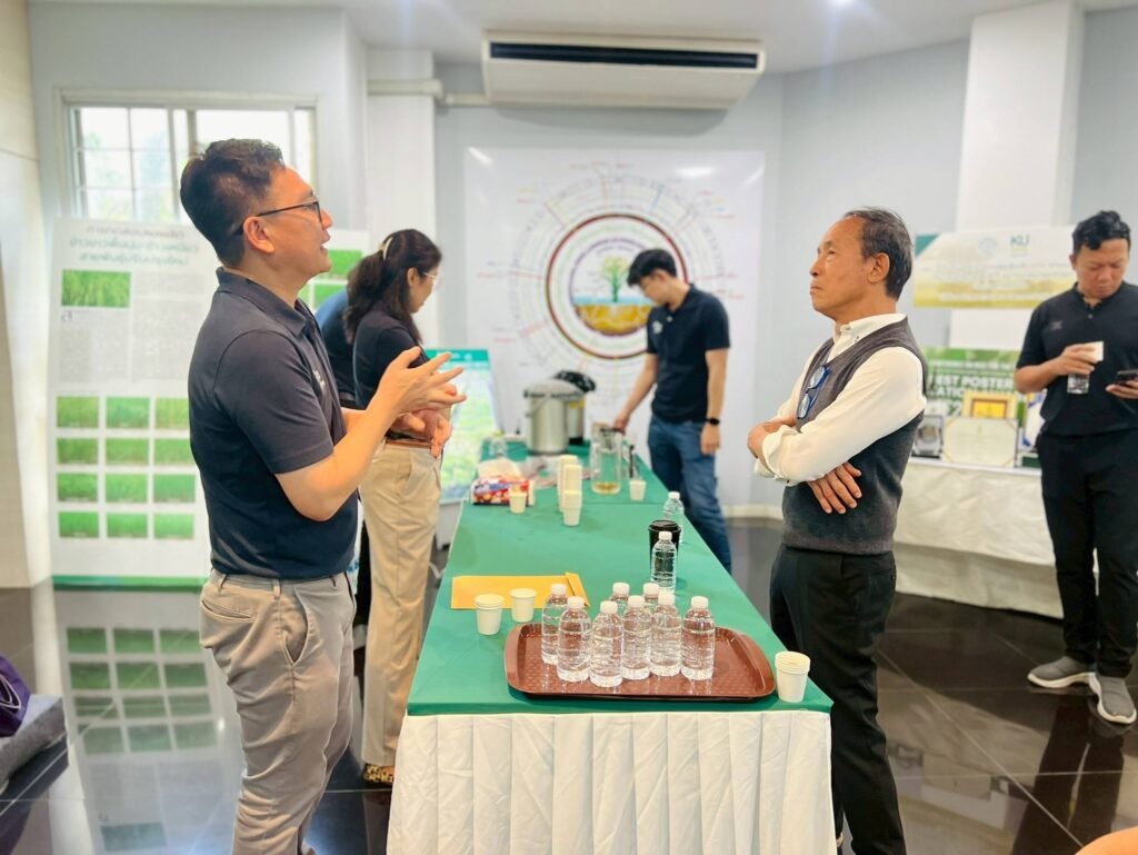 วันที่ 6 พฤษภาคม 2569 ศาสตราจารย์ ดร.อภิชาติ วรรณวิจิตร ที่ปรึกษาอาวุโส ศูนย์วิทยาศาสตร์ข้าว ให้การต้อนรับคณะผู้เข้าร่วมกิจกรรมเยี่ยมชมและส…