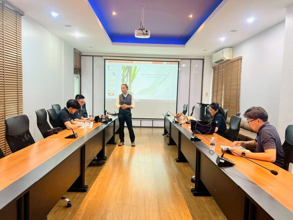 วันที่ 6 พฤษภาคม 2569 ศาสตราจารย์ ดร.อภิชาติ วรรณวิจิตร ที่ปรึกษาอาวุโส ศูนย์วิทยาศาสตร์ข้าว ให้การต้อนรับคณะผู้เข้าร่วมกิจกรรมเยี่ยมชมและส…