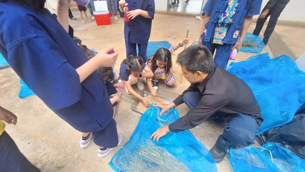 วันที่ 8 พฤษภาคม 2569 ศูนย์วิทยาศาสตร์ข้าว ให้การต้อนรับคณะเยาวชนจากกิจกรรม “KU KPS Summer Camp Tour & Sport Camp ปิดเทอมนี้ มาสนุกกับค่ายด…