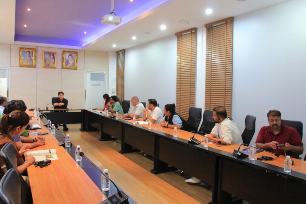 วันที่ 23 พฤษภาคม 2569 รองศาสตราจารย์ ดร.ศิวเรศ อารีกิจ ผู้อำนวยการศูนย์วิทยาศาสตร์ข้าว พร้อมด้วยคณะนักวิจัยศูนย์วิทยาศาสตร์ข้าว ให้การต้อน…