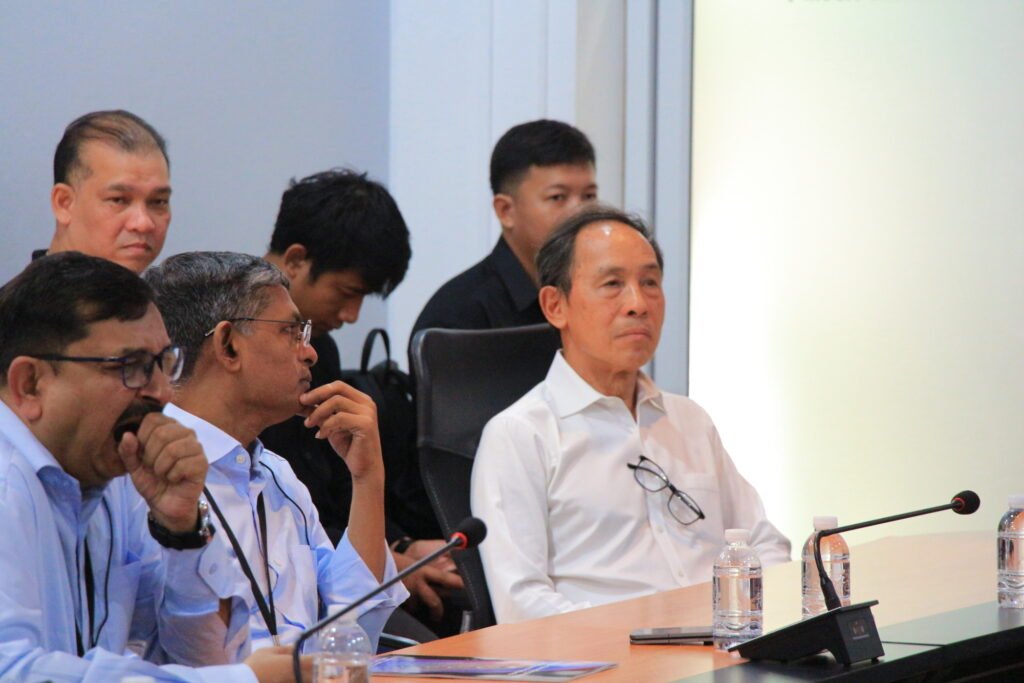 วันที่ 23 พฤษภาคม 2569 รองศาสตราจารย์ ดร.ศิวเรศ อารีกิจ ผู้อำนวยการศูนย์วิทยาศาสตร์ข้าว พร้อมด้วยคณะนักวิจัยศูนย์วิทยาศาสตร์ข้าว ให้การต้อน…
