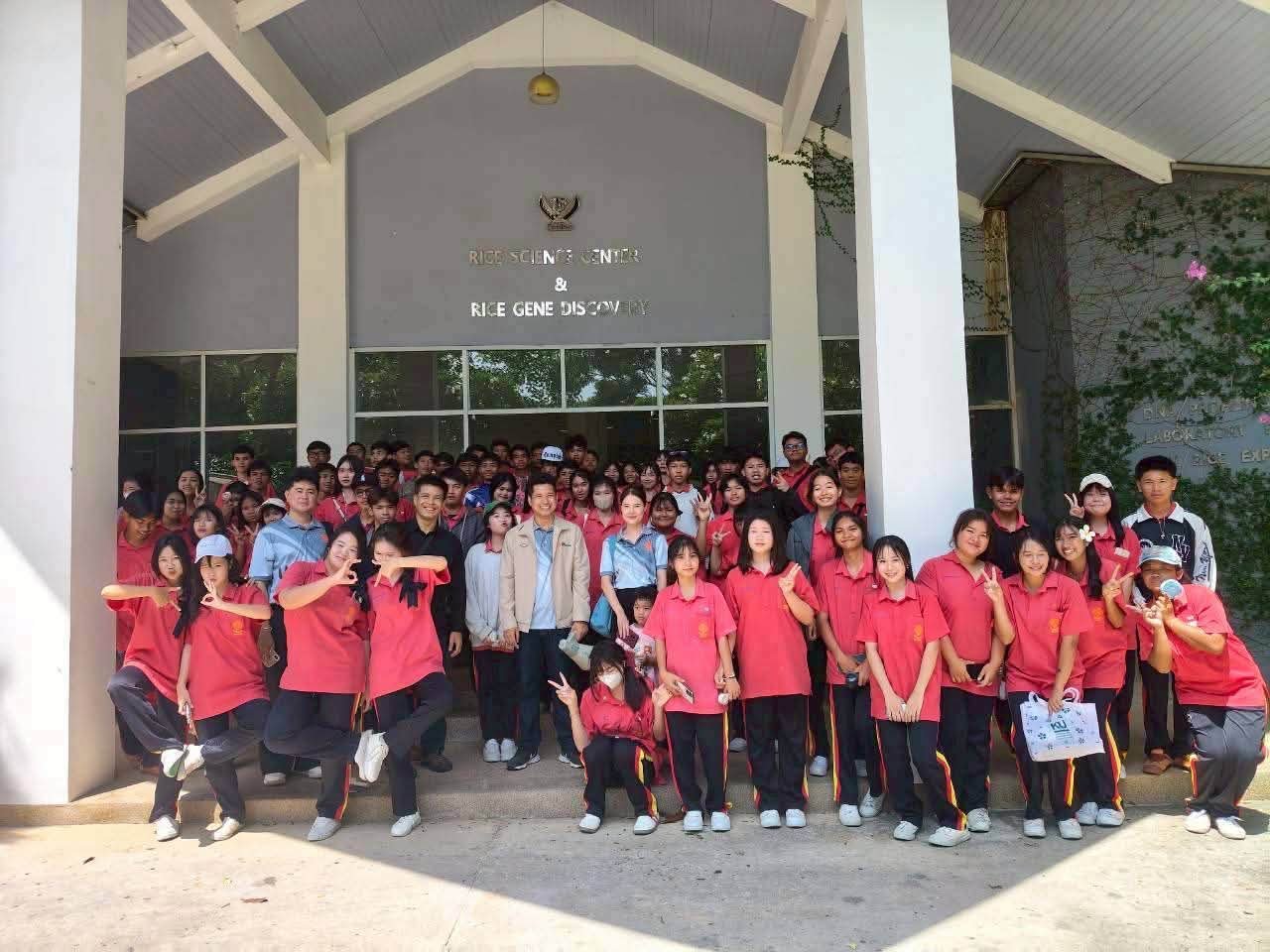 วันที่ 19 กรกฎาคม 2569 นายสุมน ห้อยมาลา นักวิชาการเกษตรประจำศูนย์วิทยาศาสตร์ข้าว มหาวิทยาลัยเกษตรศาสตร์ วิทยาเขตกำแพงแสน ให้การต้อนรับคณะคร…