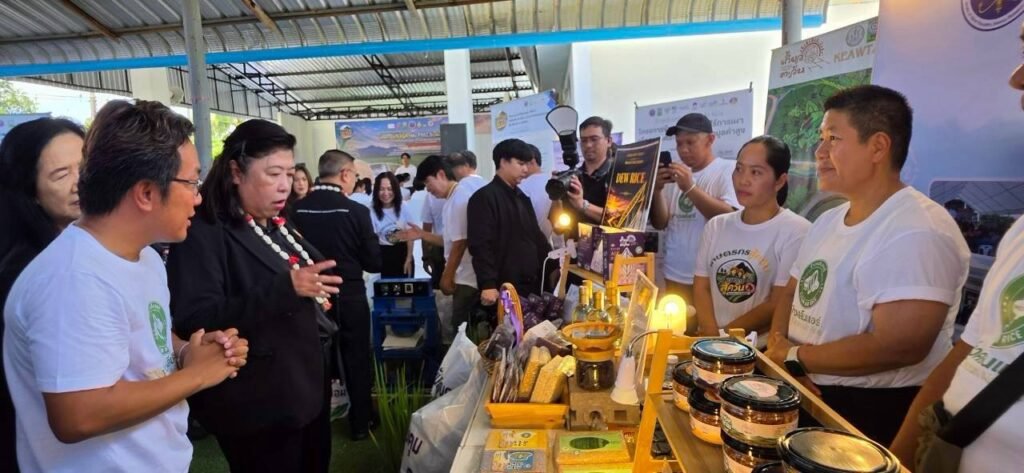 วันที่ 26 กรกฎาคม 2569 รองศาสตราจารย์ ดร.ศิวเรศ อารีกิจ ผู้อำนวยการศูนย์วิทยาศาสตร์ข้าว มหาวิทยาลัยเกษตรศาสตร์ ผู้บริหารจัดการศูนย์กลางองค์…