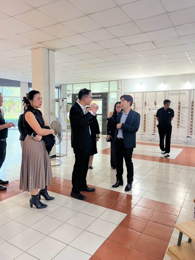 ผู้บริหารมหาวิทยาลัยเกษตรศาสตร์ เยี่ยมชมศูนย์วิทยาศาสตร์ข้าว หารือทิศทางการวิจัยเชิงยุทธศาสตร์